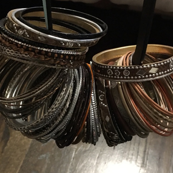 BANGLES!!! Approx 100 bracelets sold as a bundle - Picture 3 of 3
